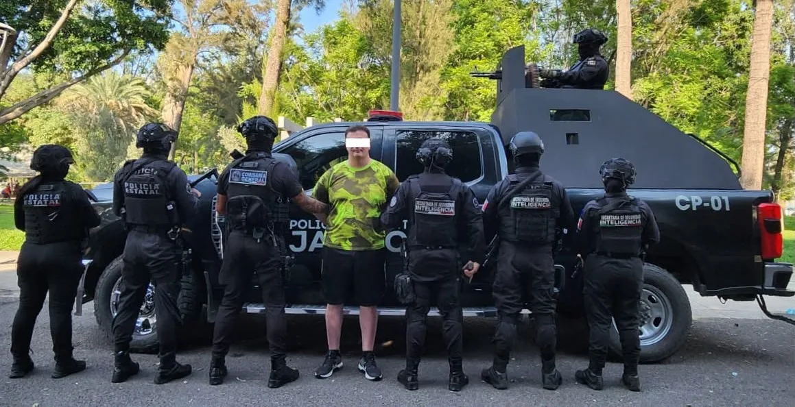 Elementos de la Policía de Jalisco detuvieron a Micha "N" durante un operativo coordinado con tecnología de drones y el C2 Móvil Cybertruck en Tlajomulco. Foto: Cortesía.