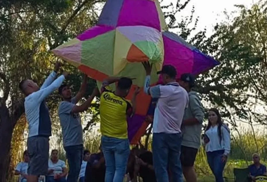 Uno de los globos lanzados en la primera edición de la regata en San Antonio, inspirada en la famosa regata de globos de la población vecina de Ajijic.  Foto: Cortesía.