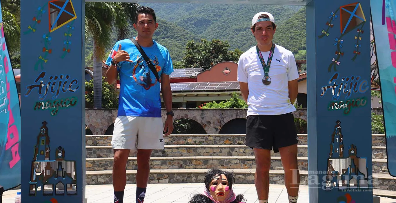 Los atletas locales Filiberto Pérez "Chimpi" y Gerardo Domínguez, beneficiados con el apoyo económico para el Ultra Trail de Mont-Blanc (UTMB) en Francia. Foto: Sofía Medeles.