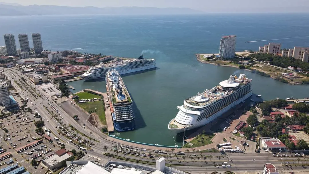 Uno de los cruceros que llegan a Puerto Vallarta. Javier Frías/Quadratín Jalisco.