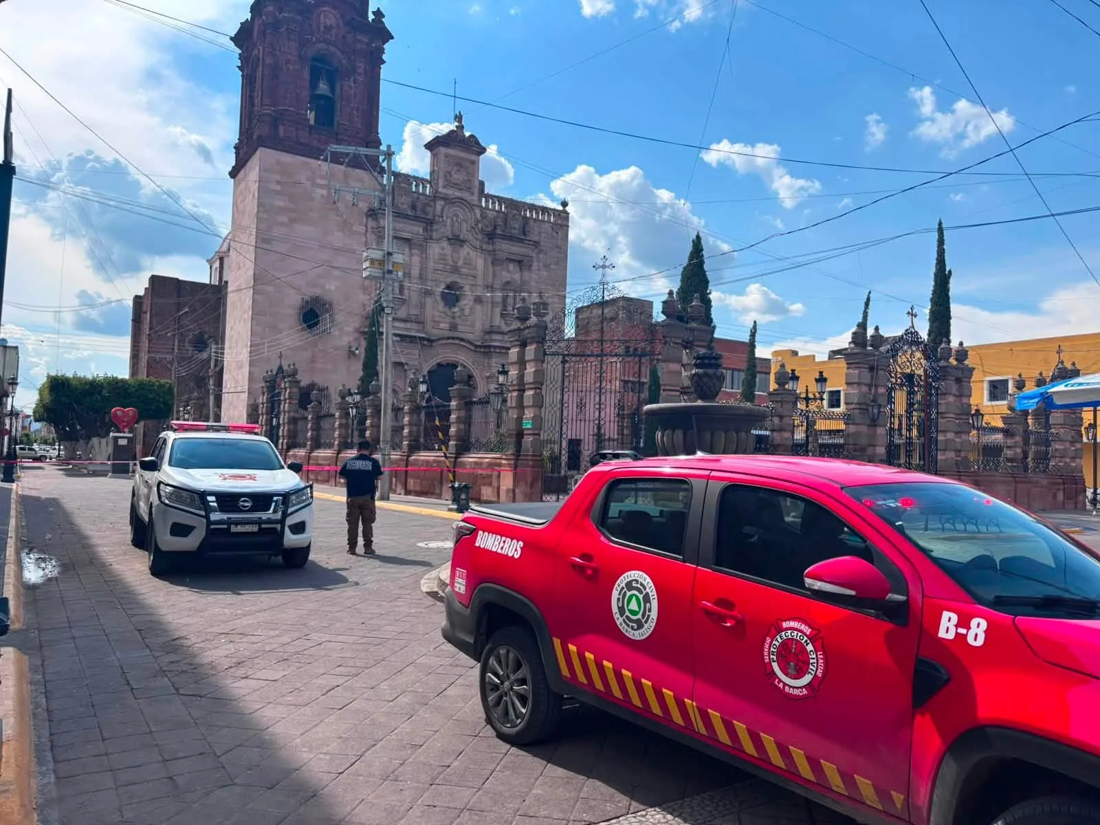 Plaza de La Barca sin acceso ante la presencia de abejas. Foto: Cortesía.