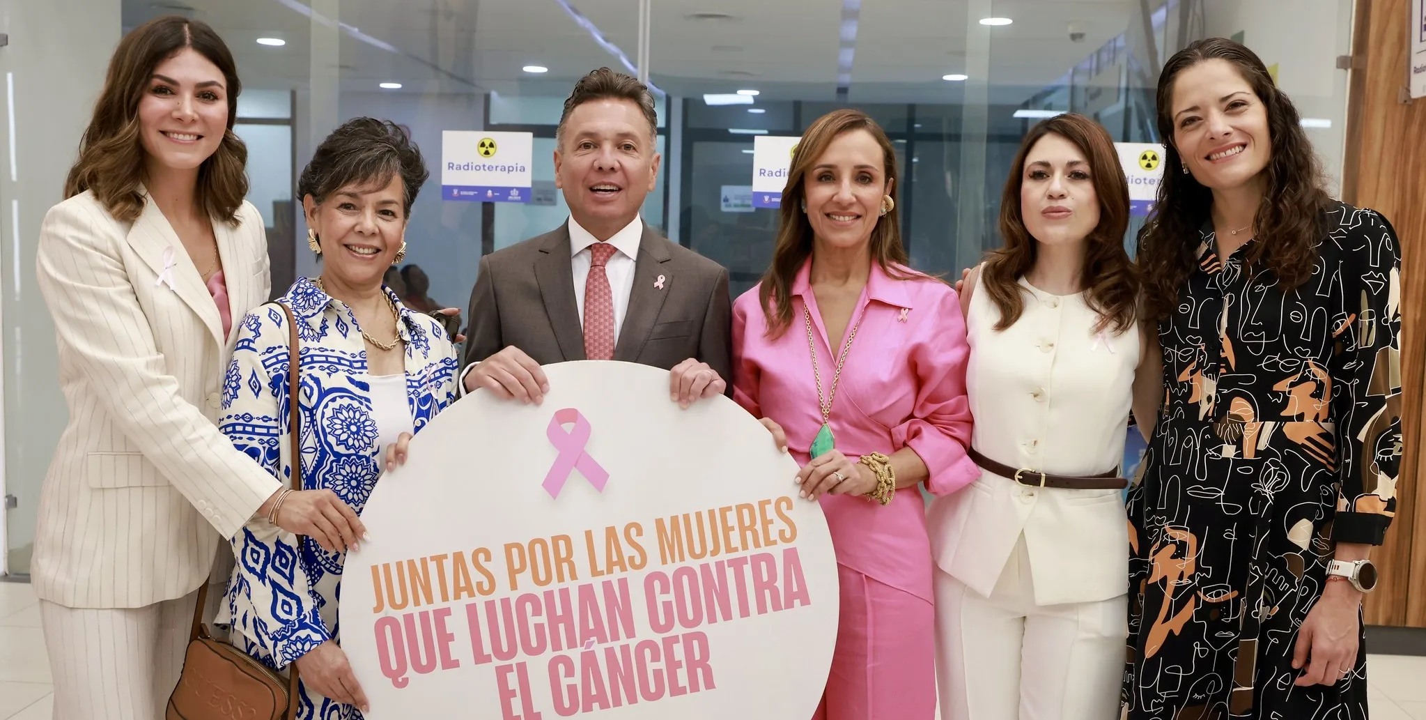 El gobernador de Jalisco en la presentación del programa en apoyo a mujeres. Foto: Cortesía.