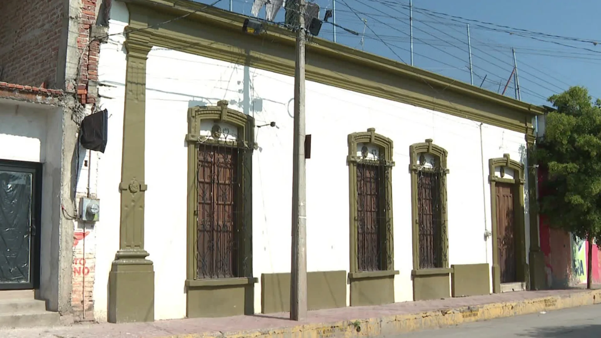 Exterior de la academia militarizada ubicada en la zona Centro de Sayula. Foto: Cortesía.