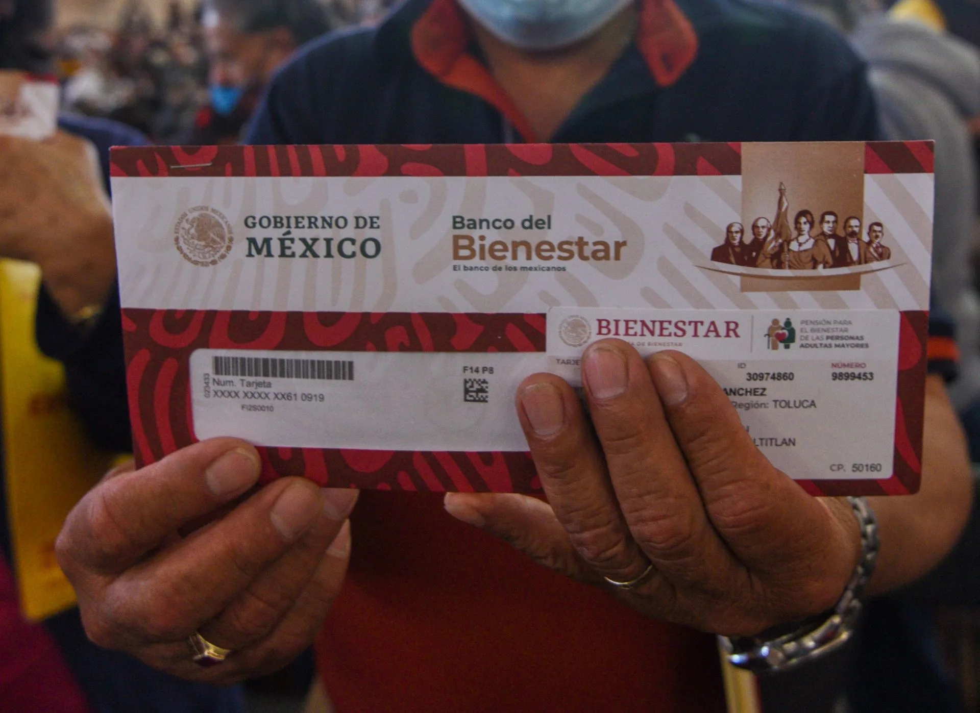 Sobre con la Tarjeta del Bienestar en su interior. Foto: Cortesía.