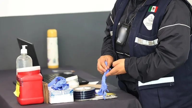 Una de las tomas de muestras de ADN para la localización de personas desaparecidas. Foto: Cortesía.