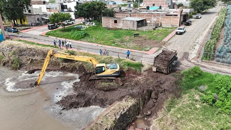 Vista aérea de los trabajos de desazolve en Zapotlanejo. Foto: Cortesía.