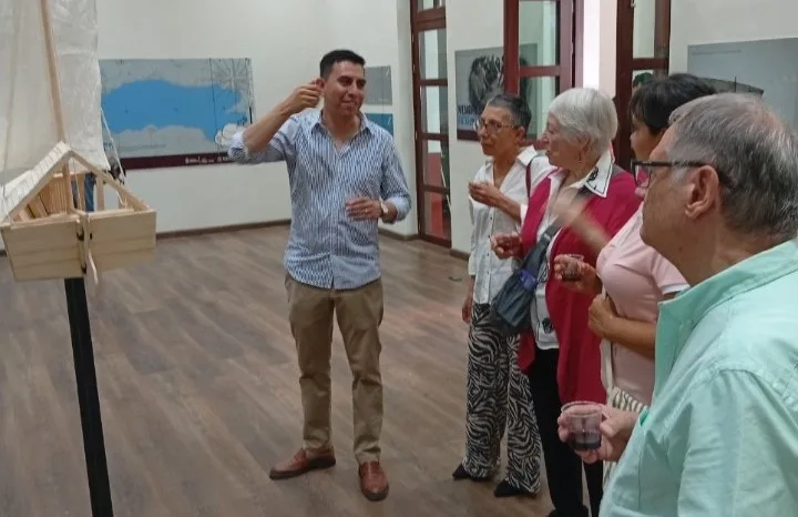 Andrés Raymundo Zuccolotto Villalobos durante el taller sobre embarcaciones del Lago de Chapala, realizado el 30 de junio en el Centro Cultural Antigua Presidencia.