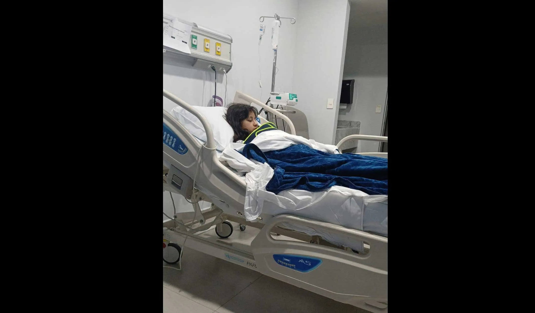 La menor lesionada en el accidente se encuentra hospitalizada mientras recibe tratamiento médico. Foto: Cortesía.