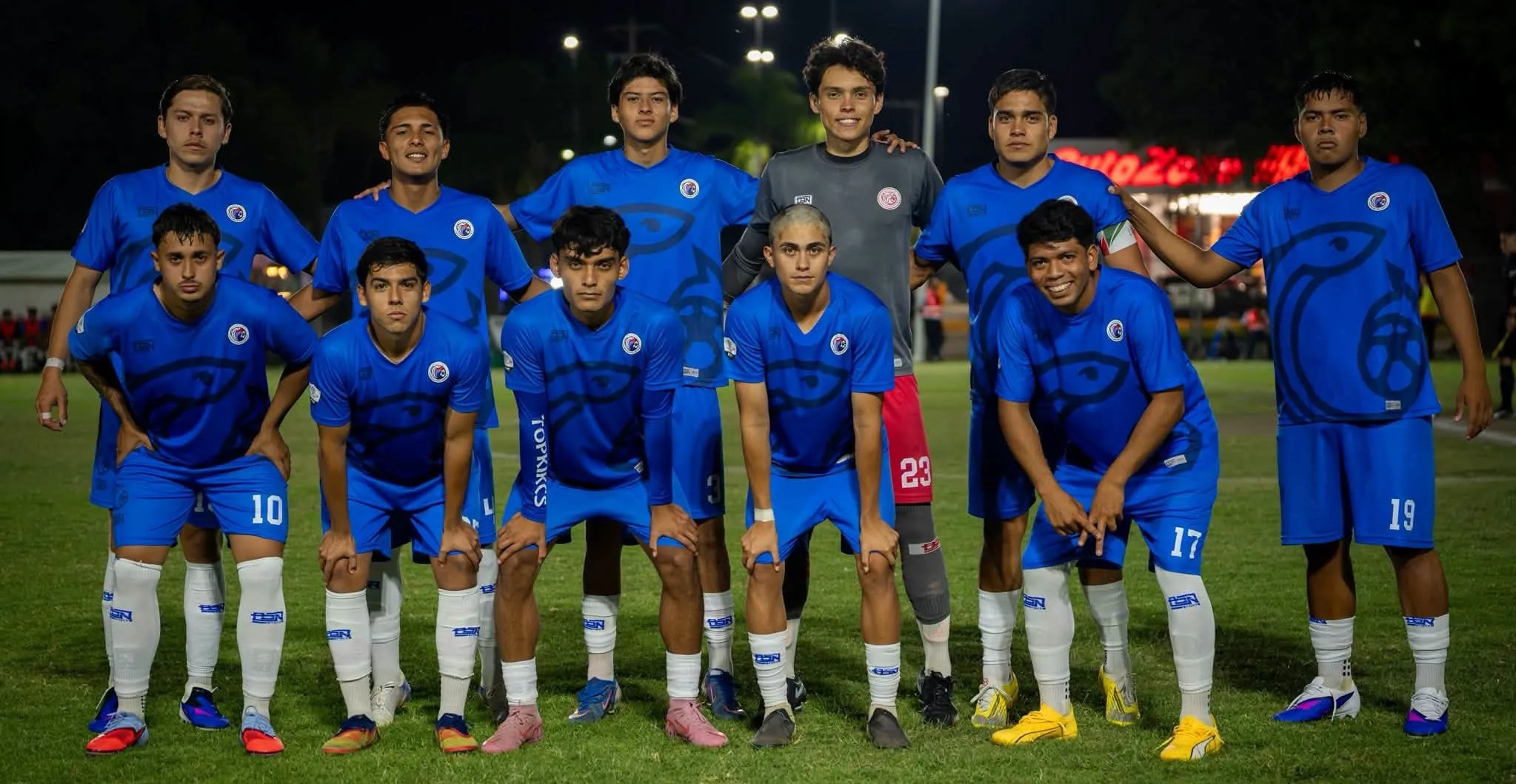 Jugadores del equipo Charales de Chapala durante su primer encuentro de la temporada 2026 – 2027 de la liga TDP. Foto: Charales de Chapala.