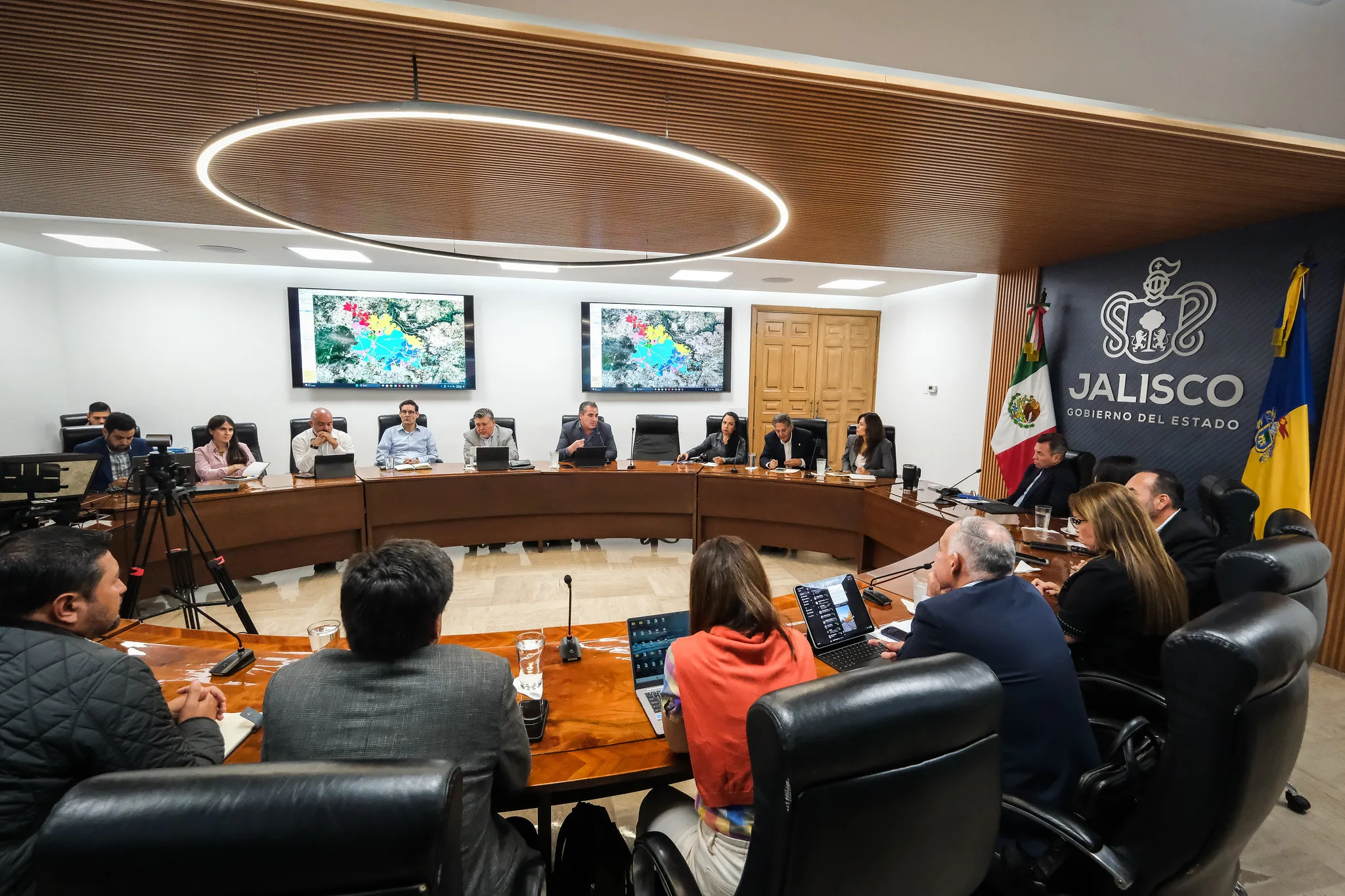 Reunión de trabajo entre alcaldes y funcionarios estatales para la atención de la calidad del agua en la ZMG. Foto: Cortesía.