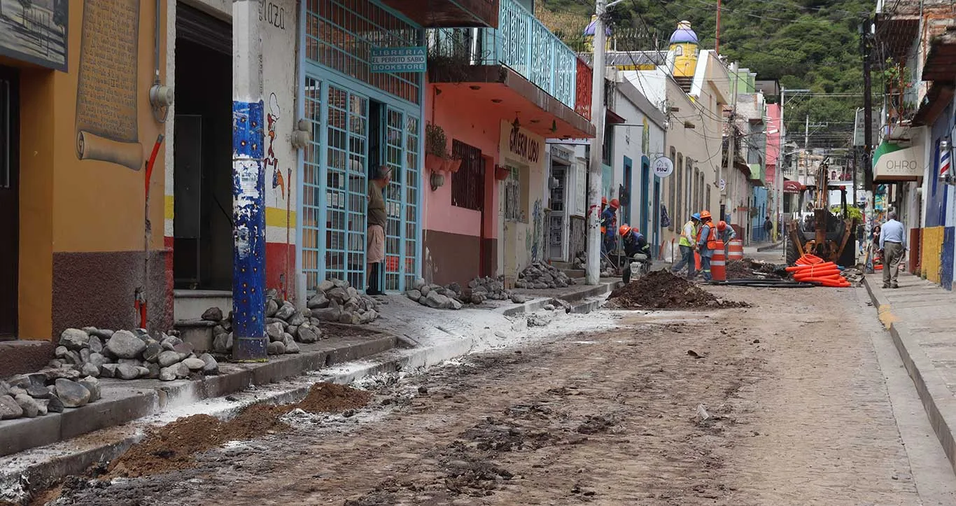 Trabajos del proyecto de cableado subterráneo que se realizan actualmente sobre la calle Colón. Foto: Sofía Medeles.