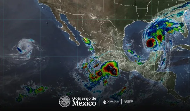 Simón se localiza a 395 km al sur de Manzanillo, Colima, e Isaías, a 300 km al norte de Progreso, Yucatán. Foto: Cortesía.