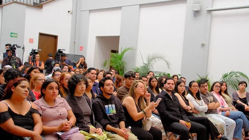 Parte de los jóvenes beneficiados por el programa social, Mi primera renta. Foto: Cortesía.