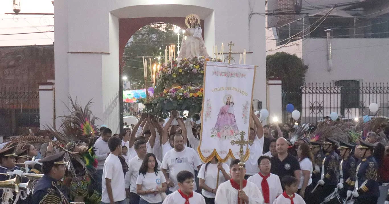 Llegada de la Virgen del Rosario a la parroquia de San Andrés Apóstol. Foto: Sofía Medeles.