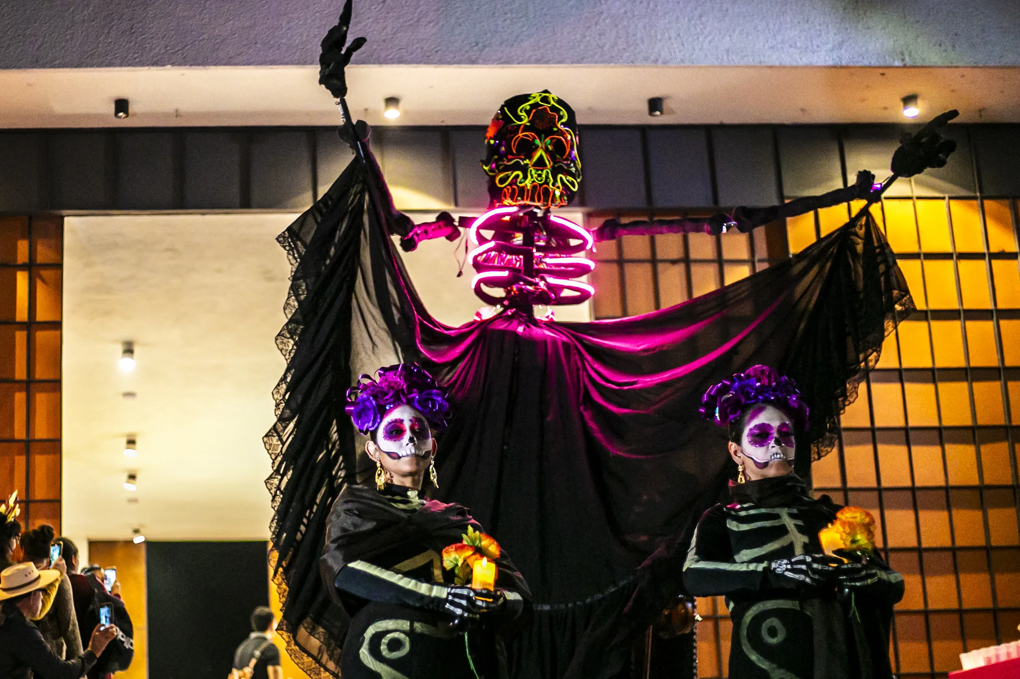 Parte del montaje por el Día de Muertos instalado en la Casa de las Artesanías de Jalisco. Foto: Cortesía.
